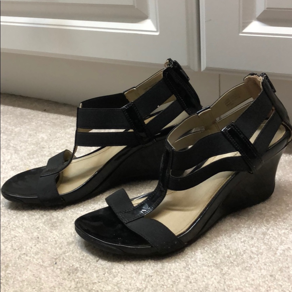 Kenneth Cole reaction Sandal wedged shoe